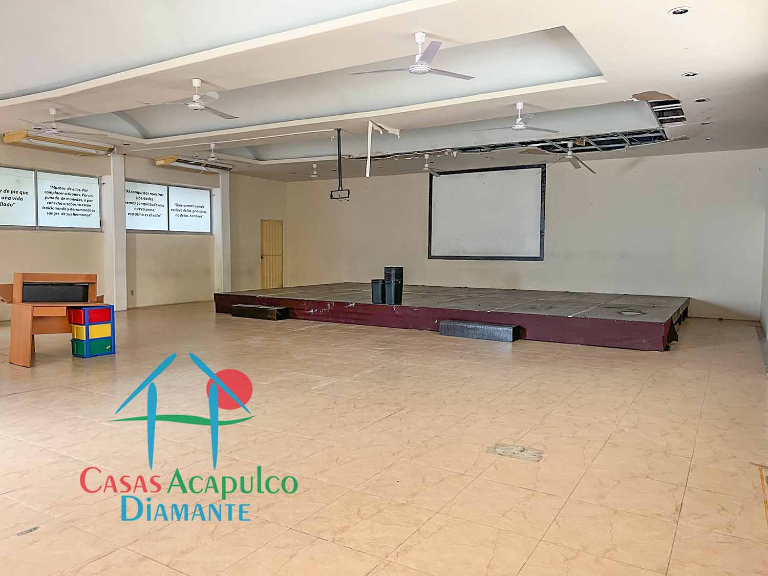 Centro Escolar La Paz sección secundaria - Auditorio 2